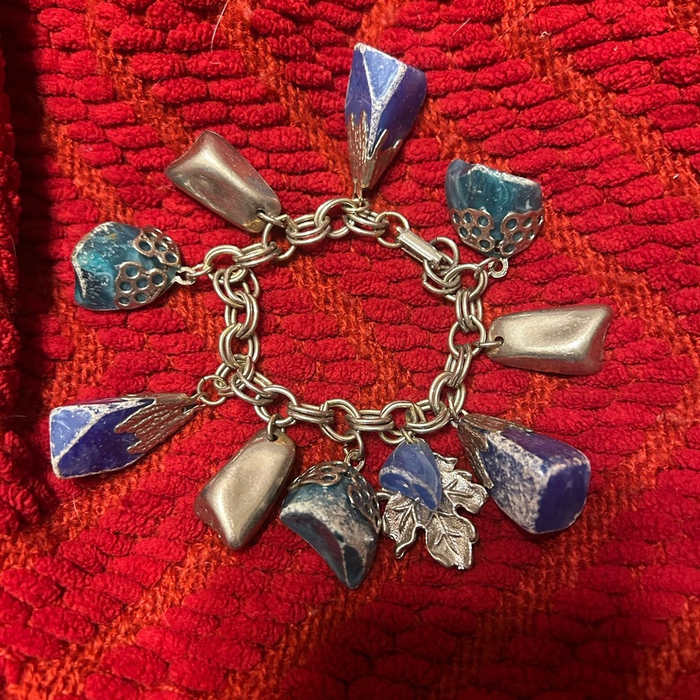 BRACELET